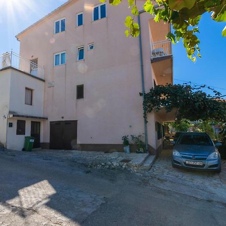 Lovely Apartment In Trogir With Kitchen Bagian luar foto