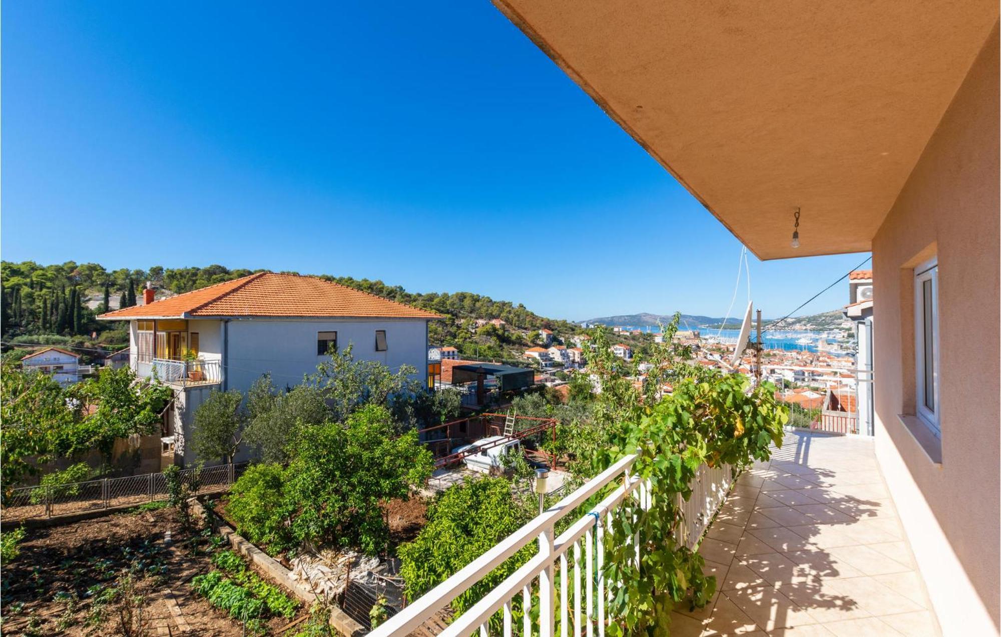 Lovely Apartment In Trogir With Kitchen Bagian luar foto