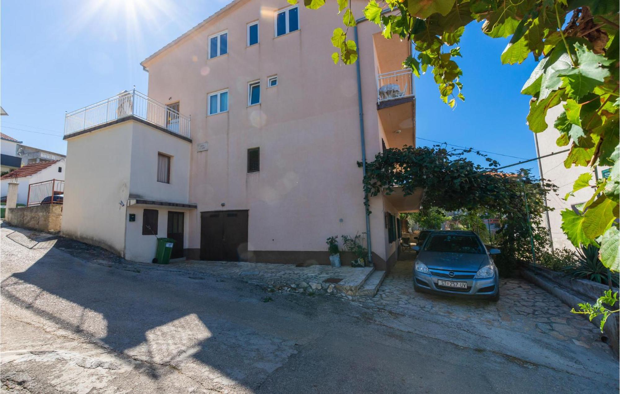 Lovely Apartment In Trogir With Kitchen Bagian luar foto